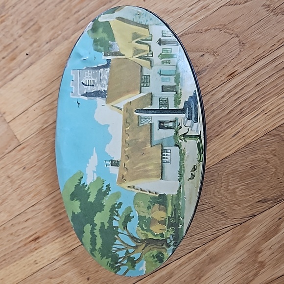 Vintage Daintee Choc Confectionery Co LTD Tin Blackpool England - Picture 2 of 9